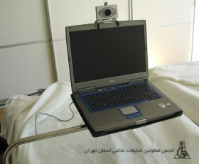  لپ تاپ دارای ماوس سر روی میزمخصوص متصل به تخت