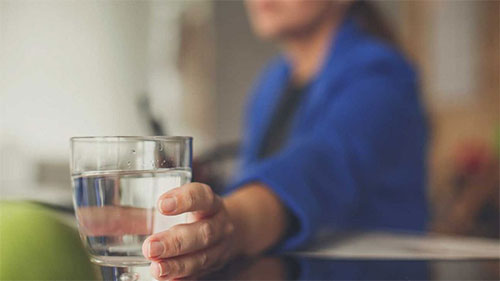 ترفندهای نوشیدن آب ( برای پیشگیری از عفونتهای ادراری )