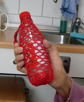 بطری آب با روکش قلاب دوزی شده مناسب برای افراد تتراپلژی