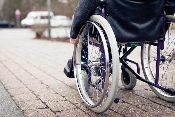 بیمه‌ها معلولان را خانه‌نشین می‌کنند