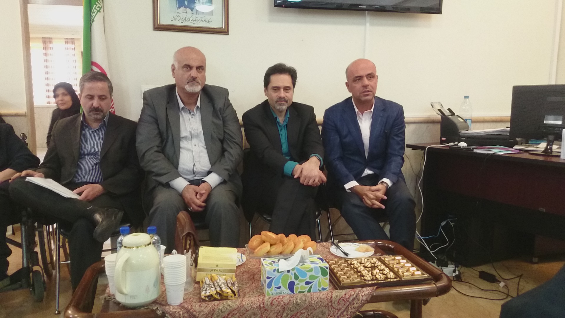 نشست صمیمی اعضا طرح توانمند سازی با مسولین سازمان بهزیستی با موضوع نقاط ضعف و قوت طرح توانمندسازی